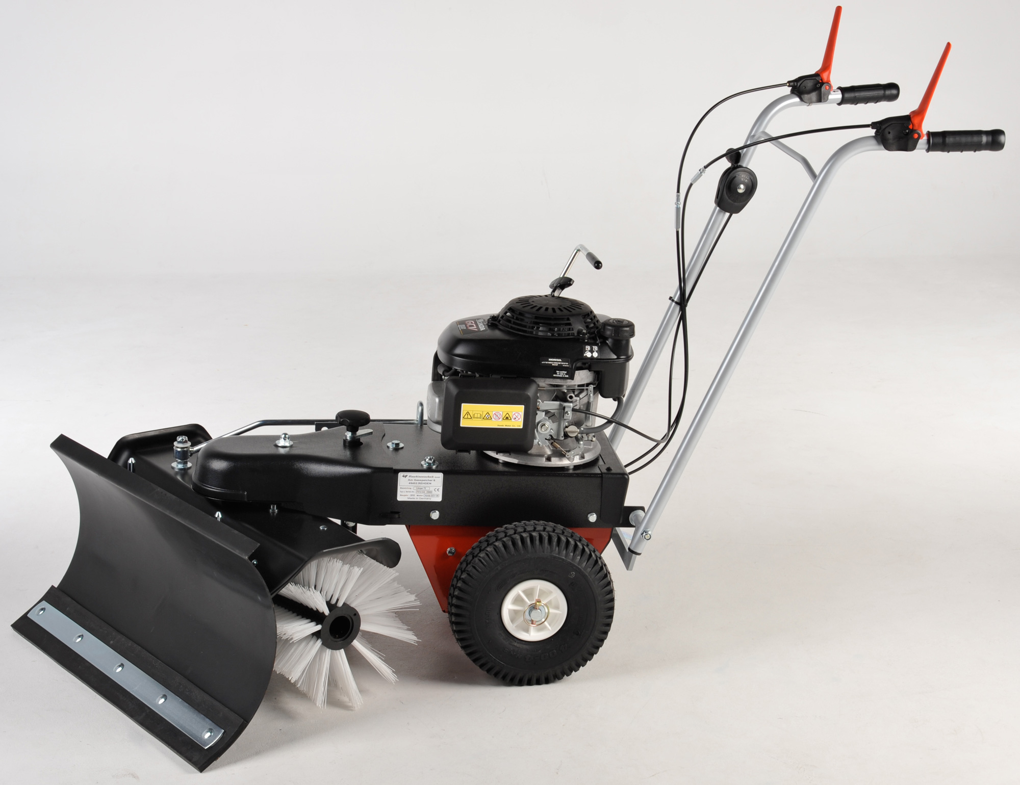 Chasse neige moteur HONDA GCV135 déneigeuse thermique essence OHC 135 cc..